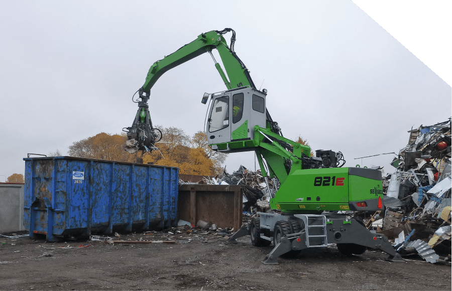 SENNEBOGEN 821 material handler